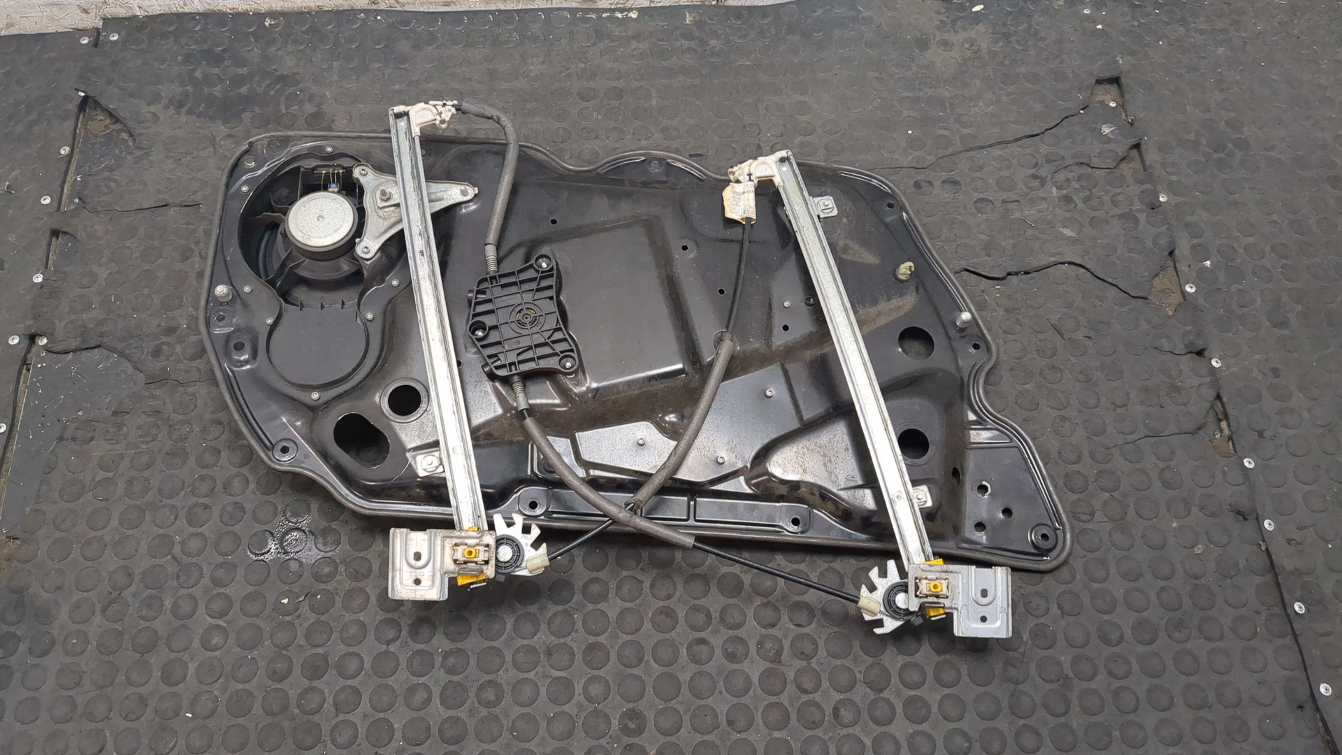 Стеклоподъемник электр. передний правый