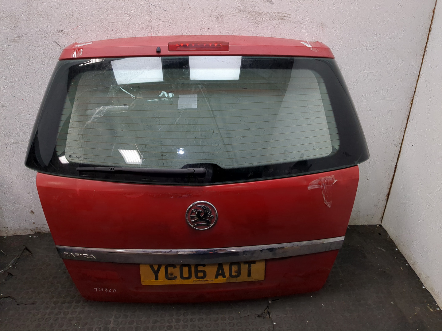 Дверь багажника