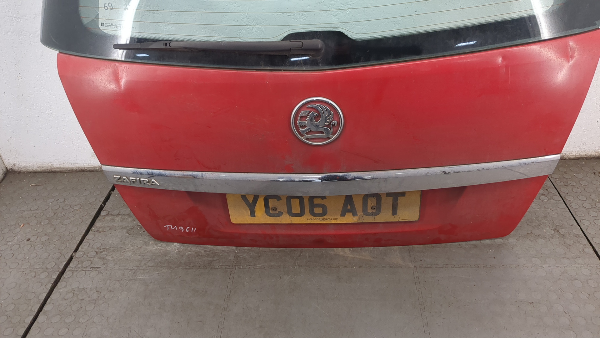 Дверь багажника