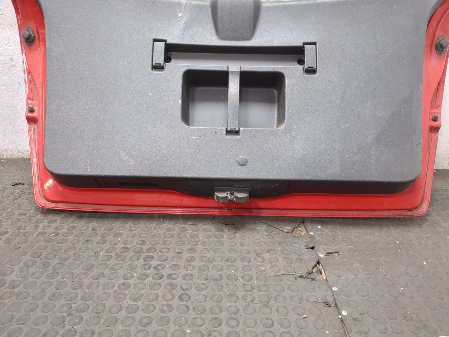 Дверь багажника