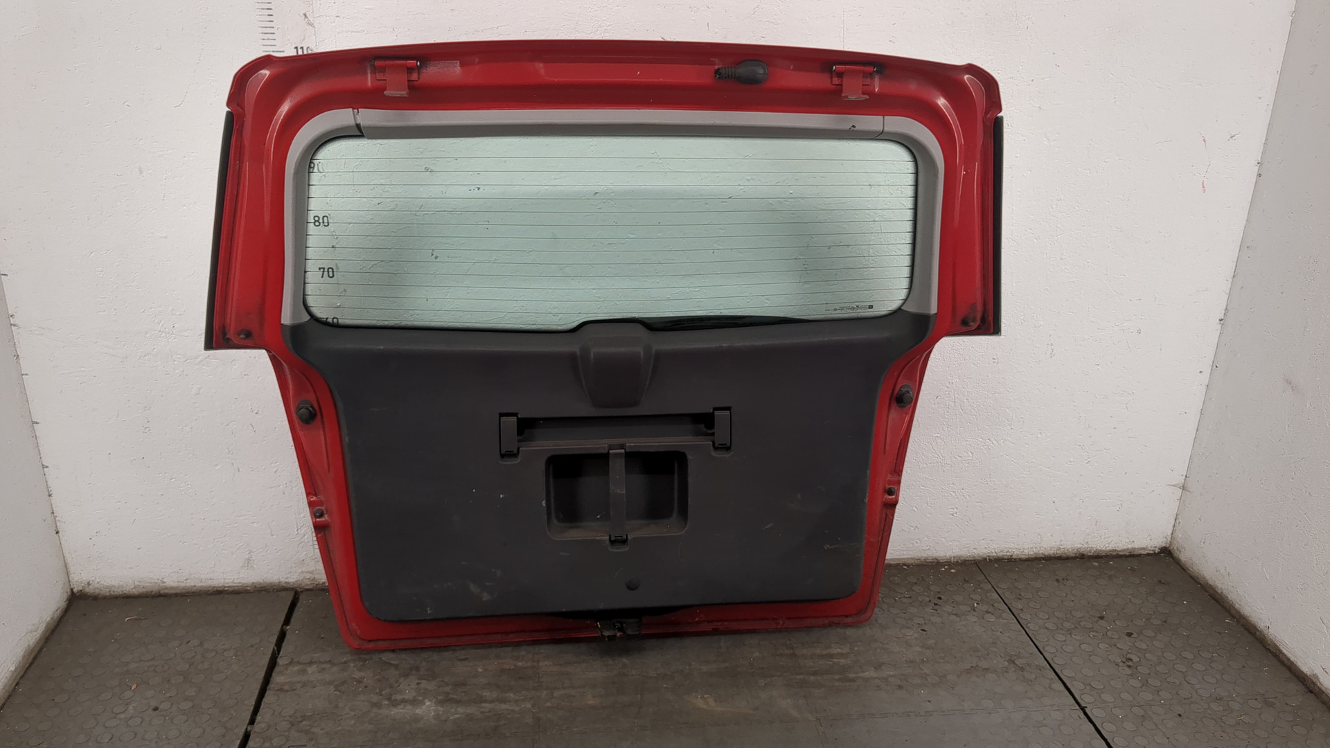 Дверь багажника