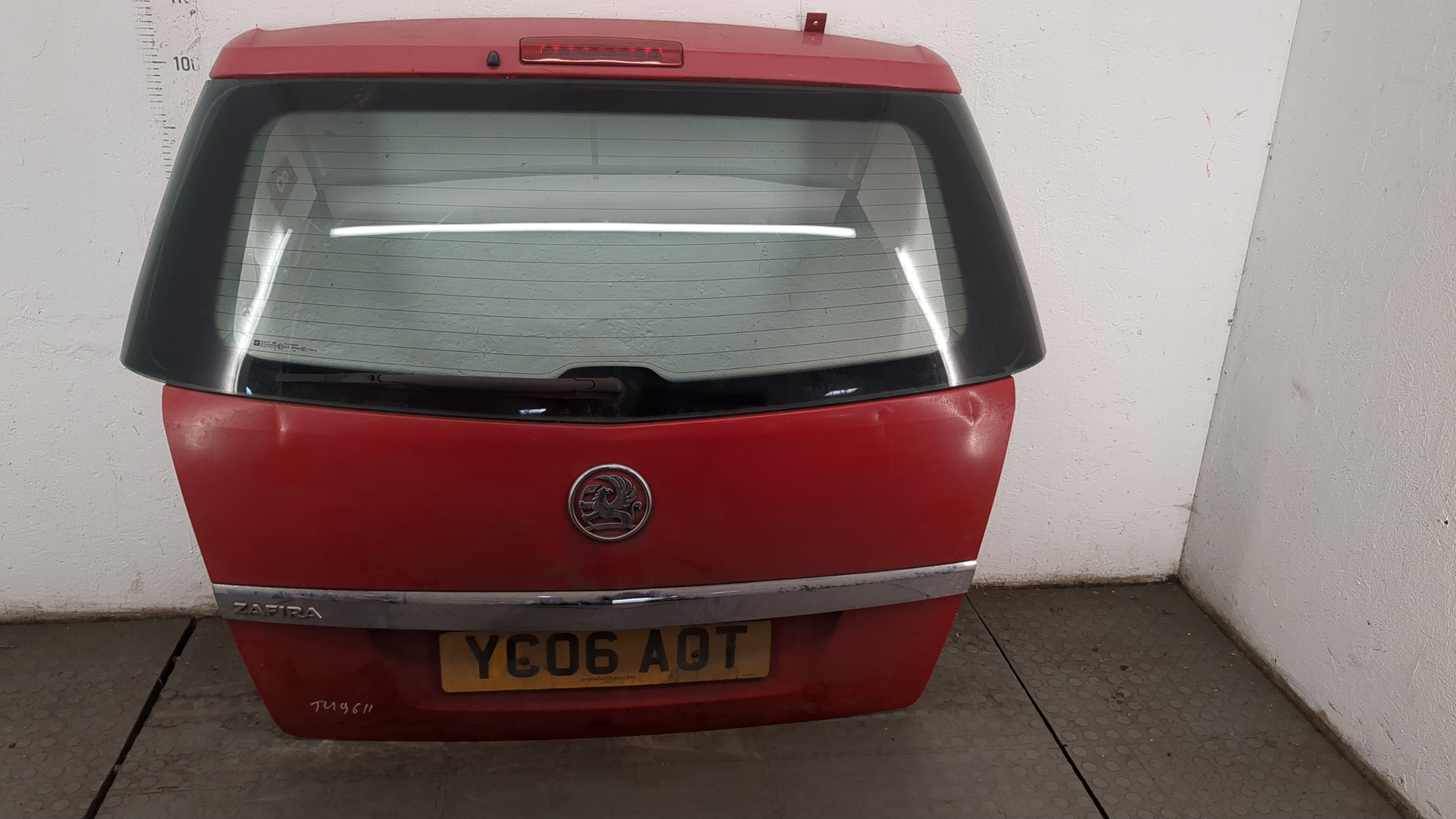 Дверь багажника