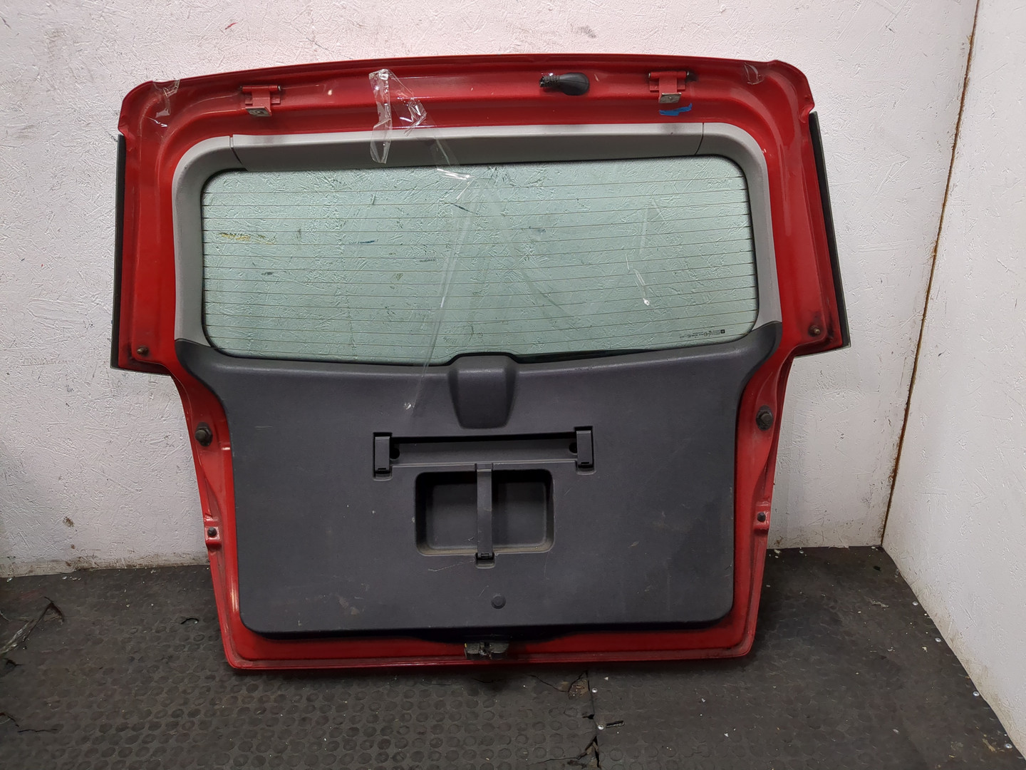 Дверь багажника