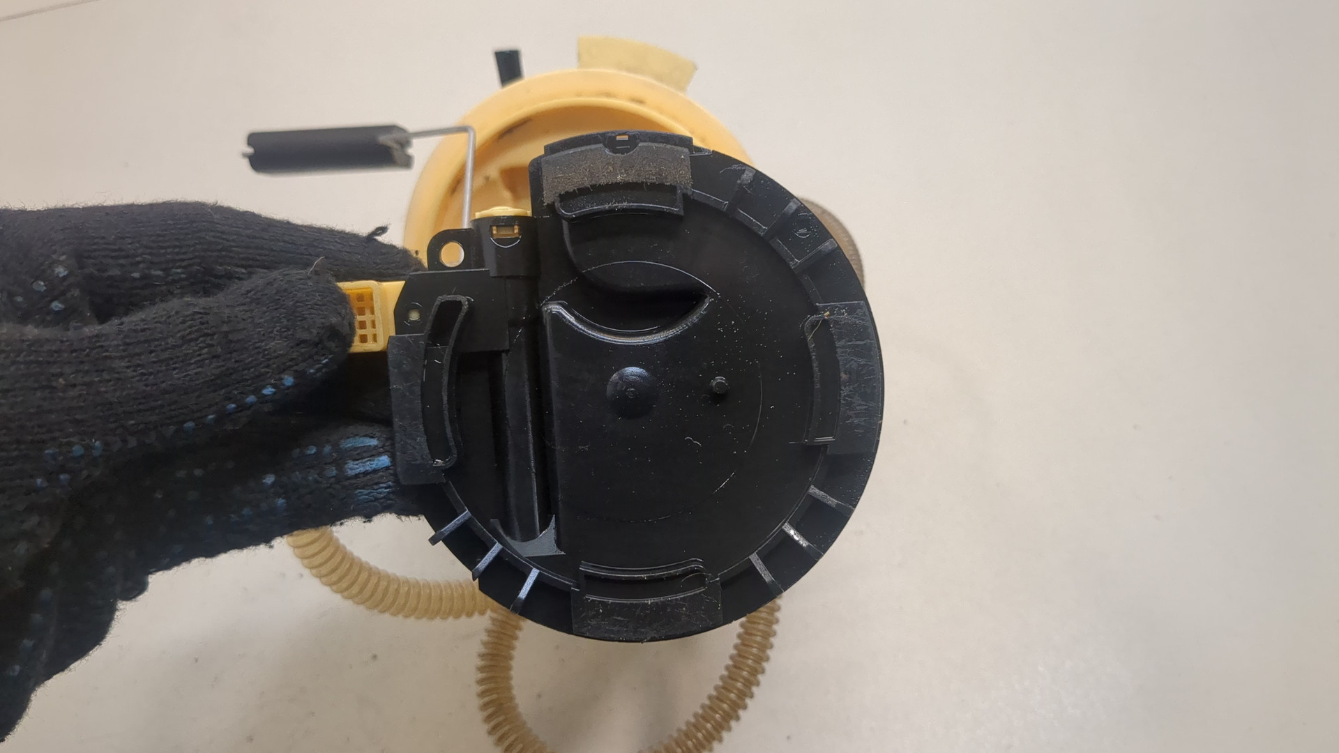 Насос топливный электрический