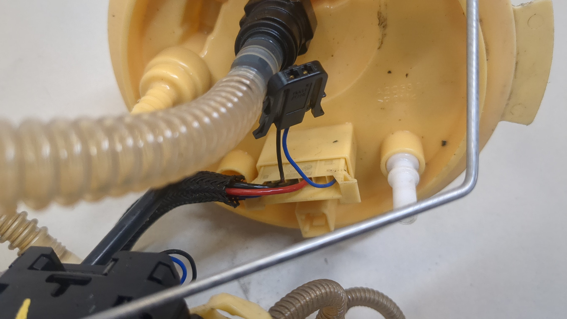 Насос топливный электрический