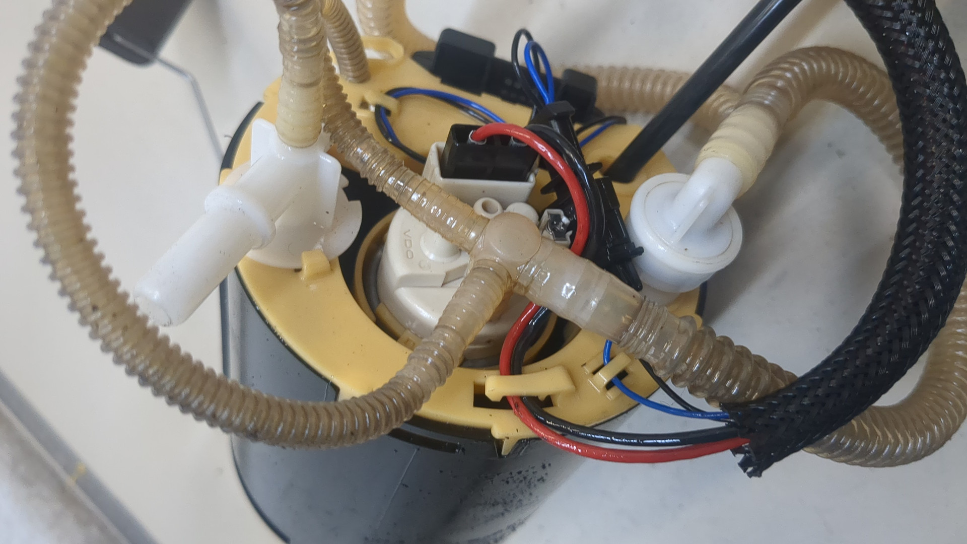 Насос топливный электрический