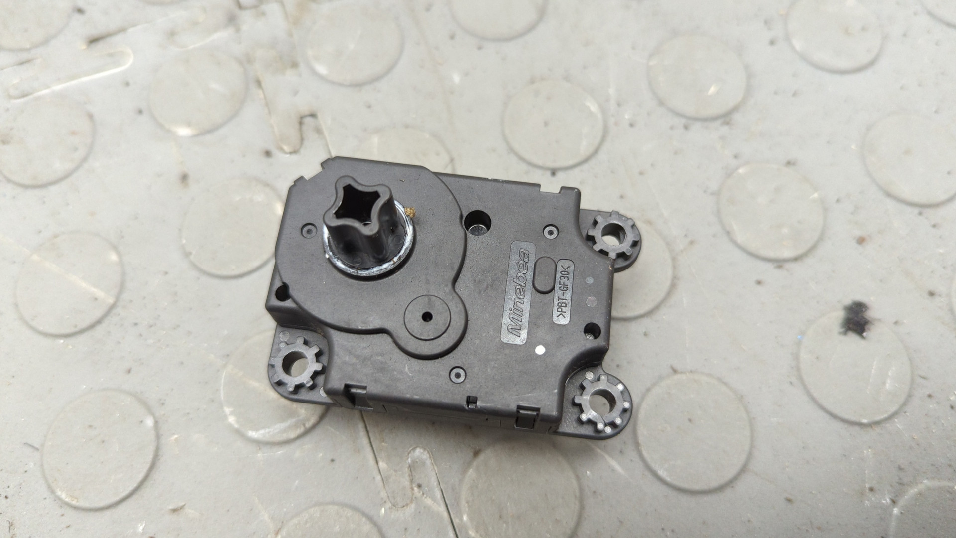 Моторчик заслонки печки