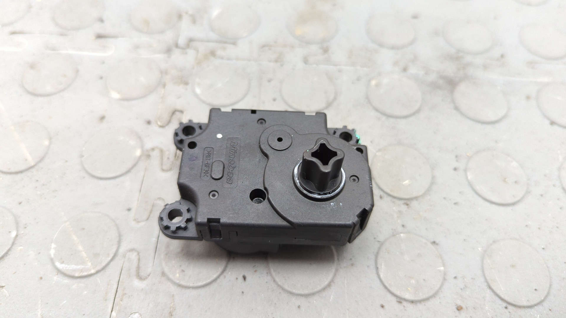 Моторчик заслонки печки