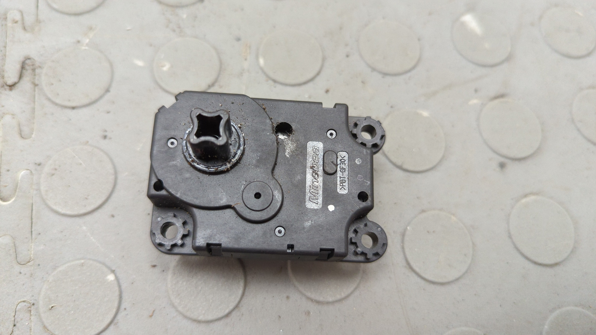 Моторчик заслонки печки