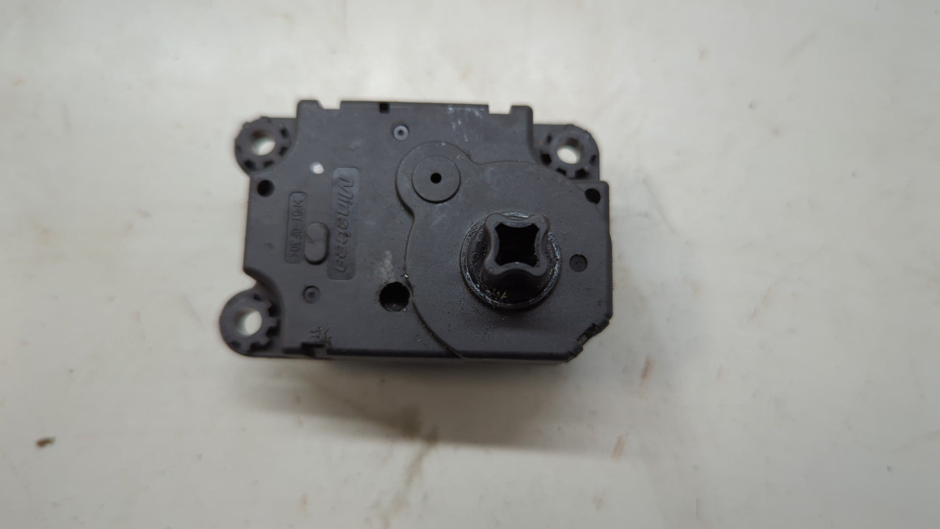 Моторчик заслонки печки