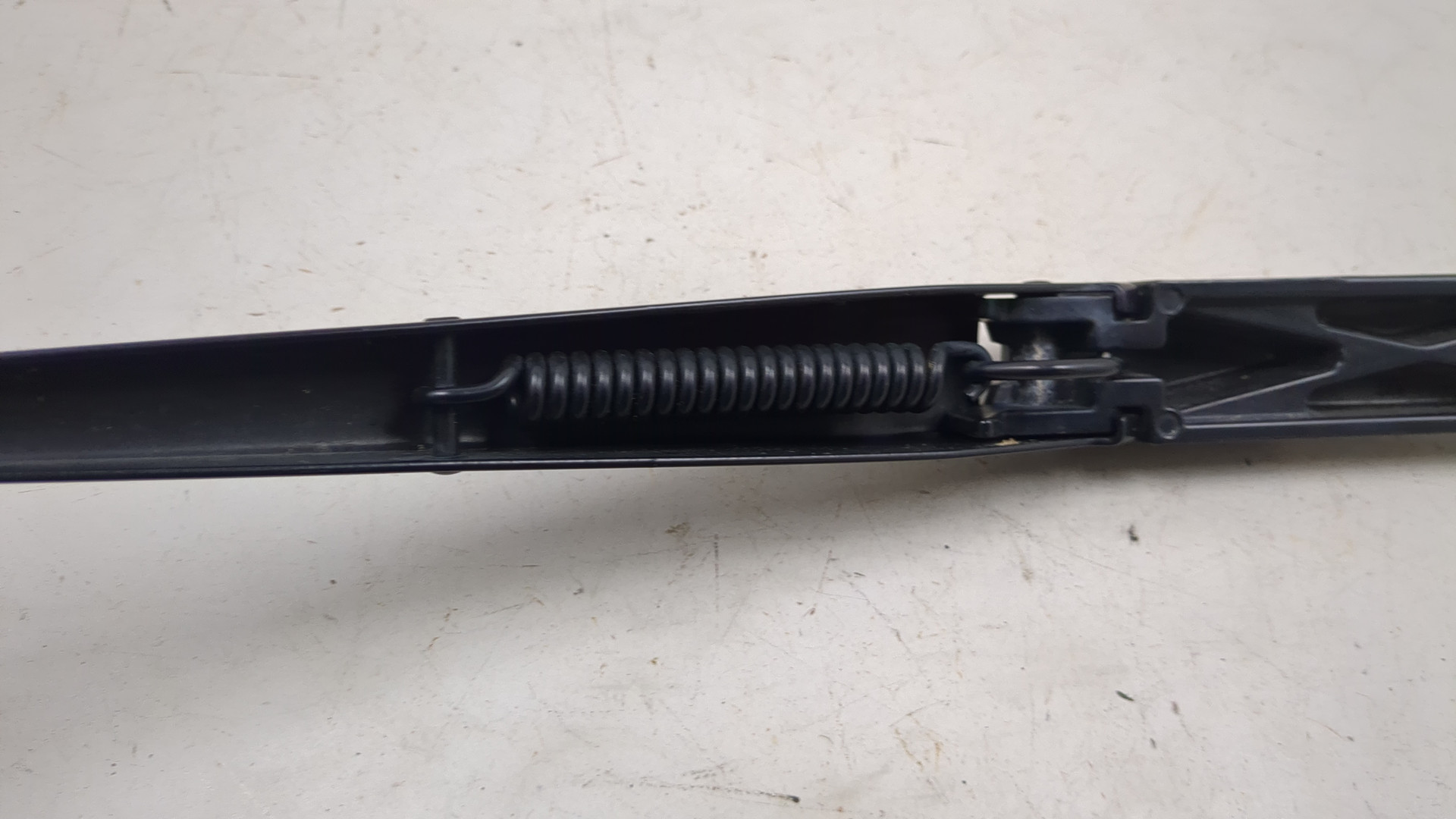 Поводок стеклоочистителя передний правый