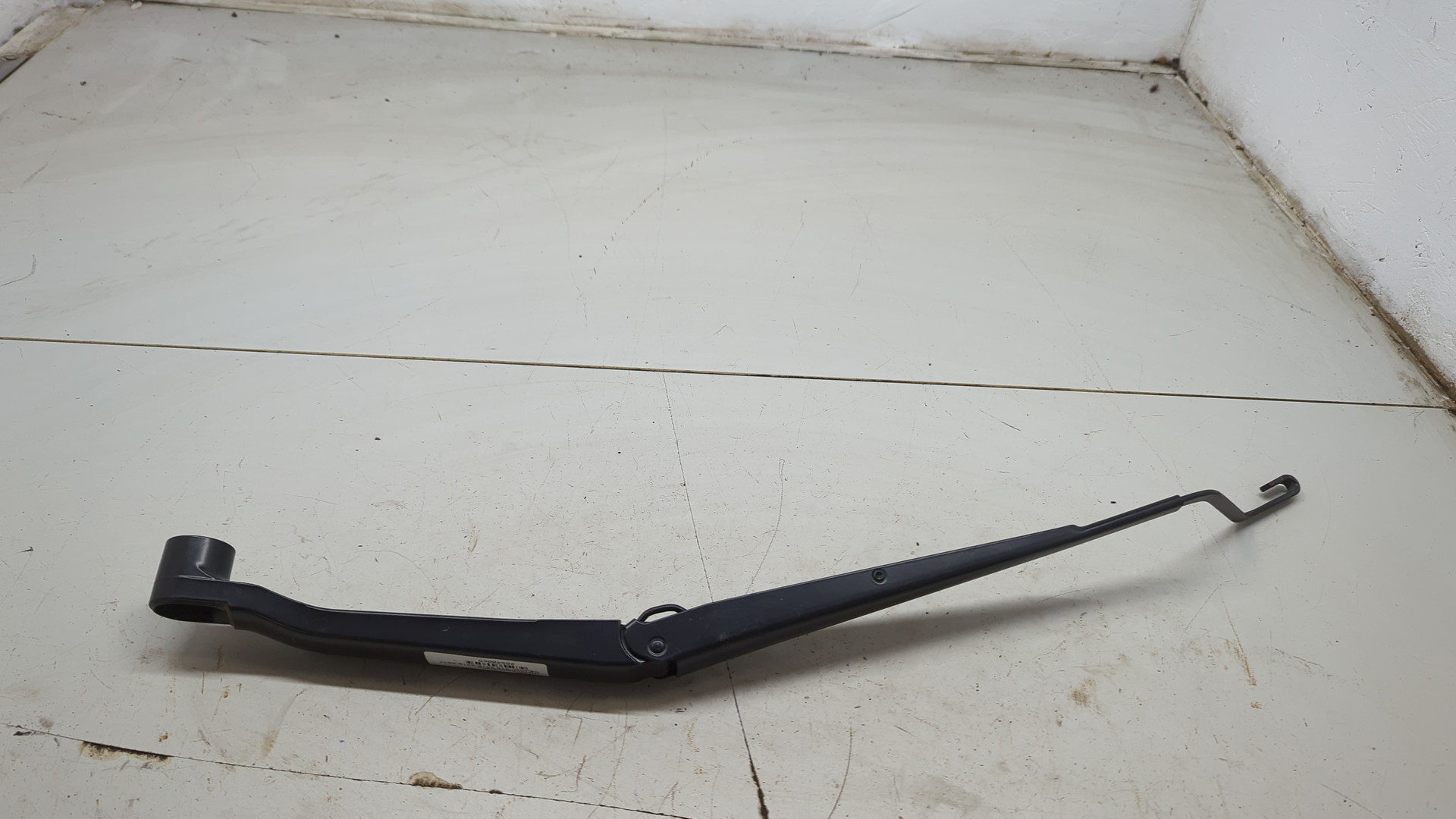 Поводок стеклоочистителя передний правый