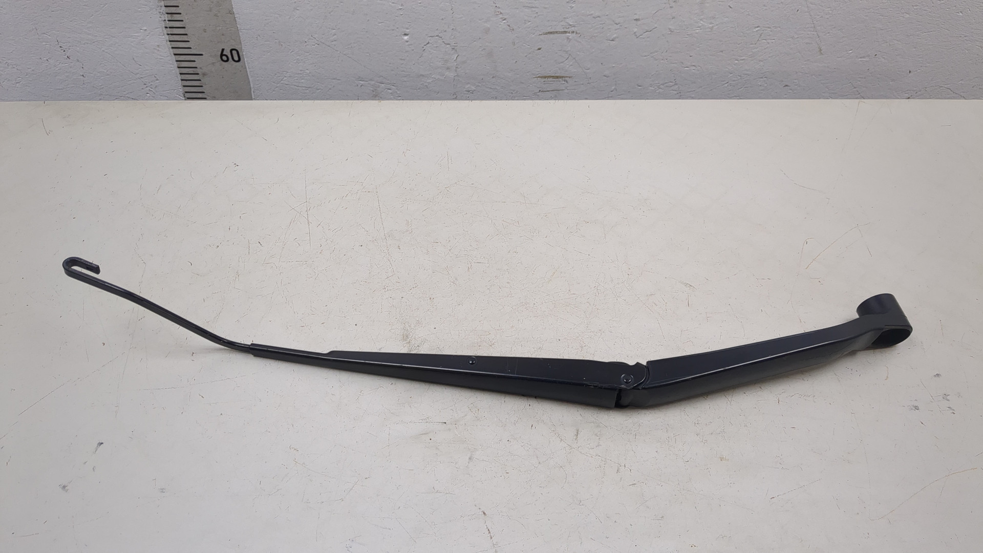 Поводок стеклоочистителя передний правый