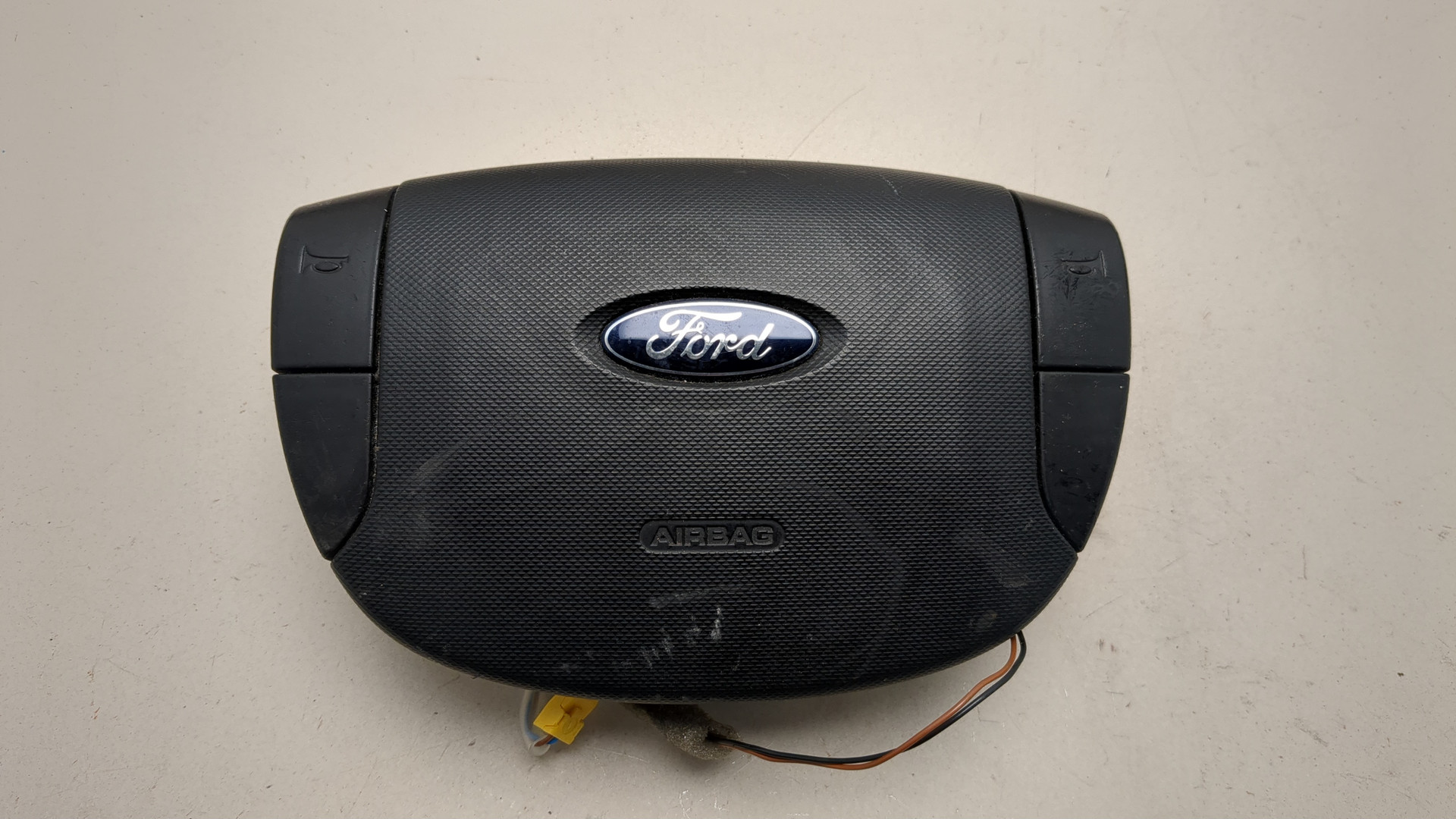 Подушка безопасности в рулевое колесо