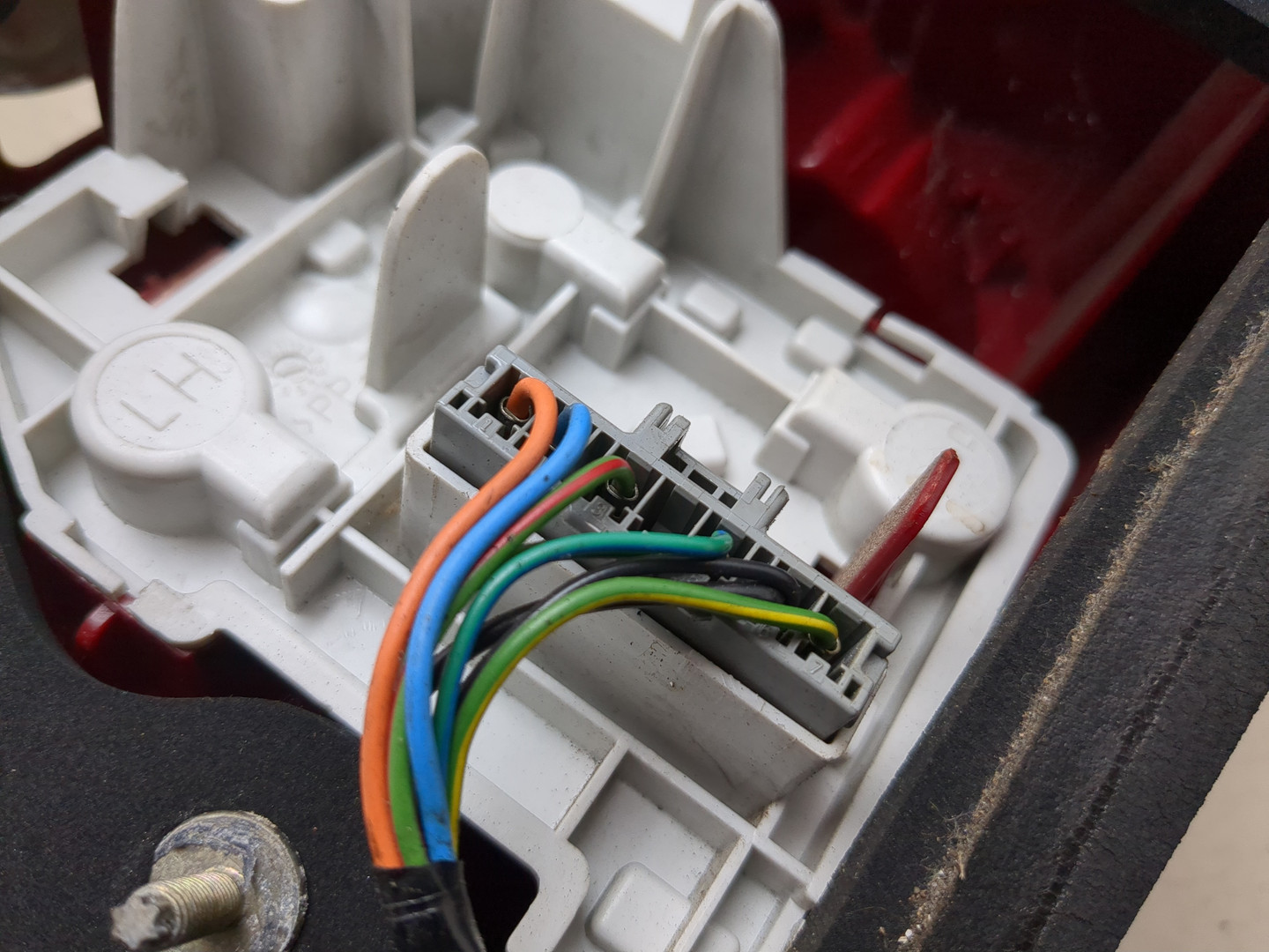 Фонарь задний левый