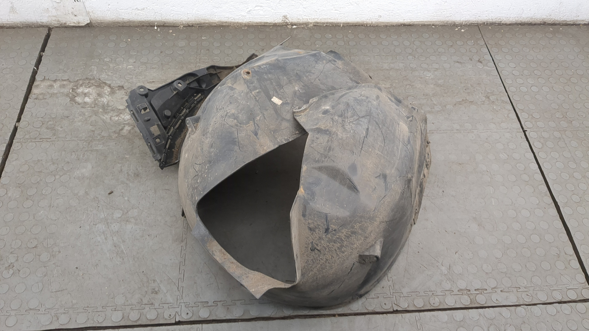 Локер передний левый