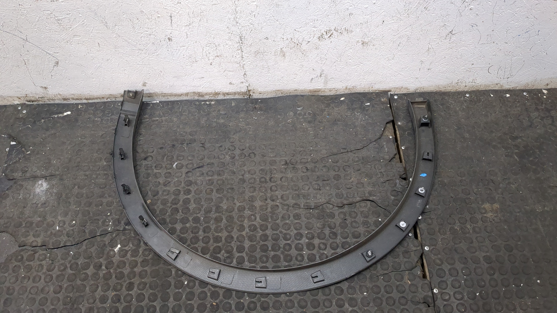 Молдинг заднего крыла правого