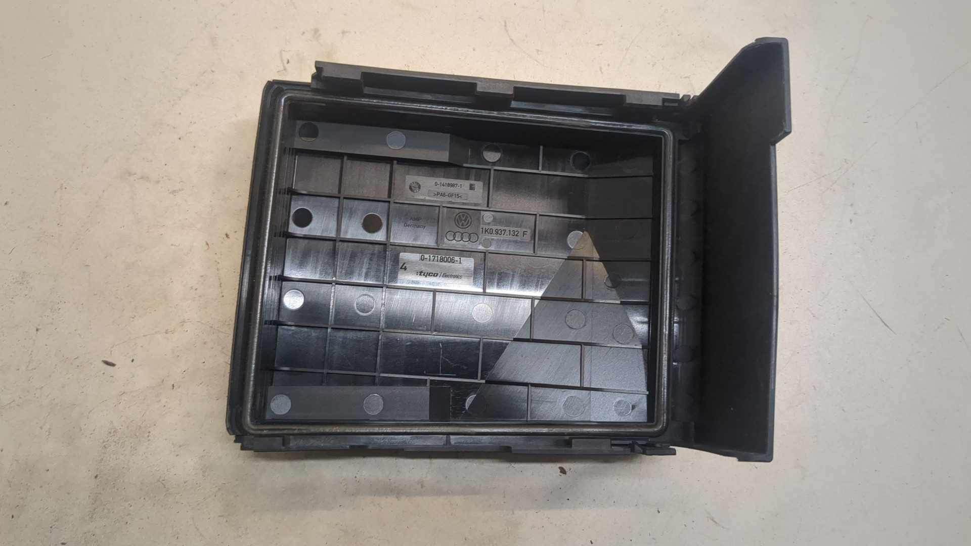 Корпус блока предохранителей