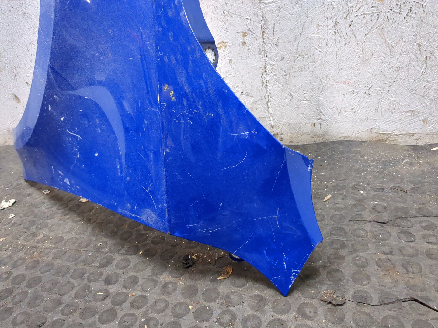 Крыло переднее левое