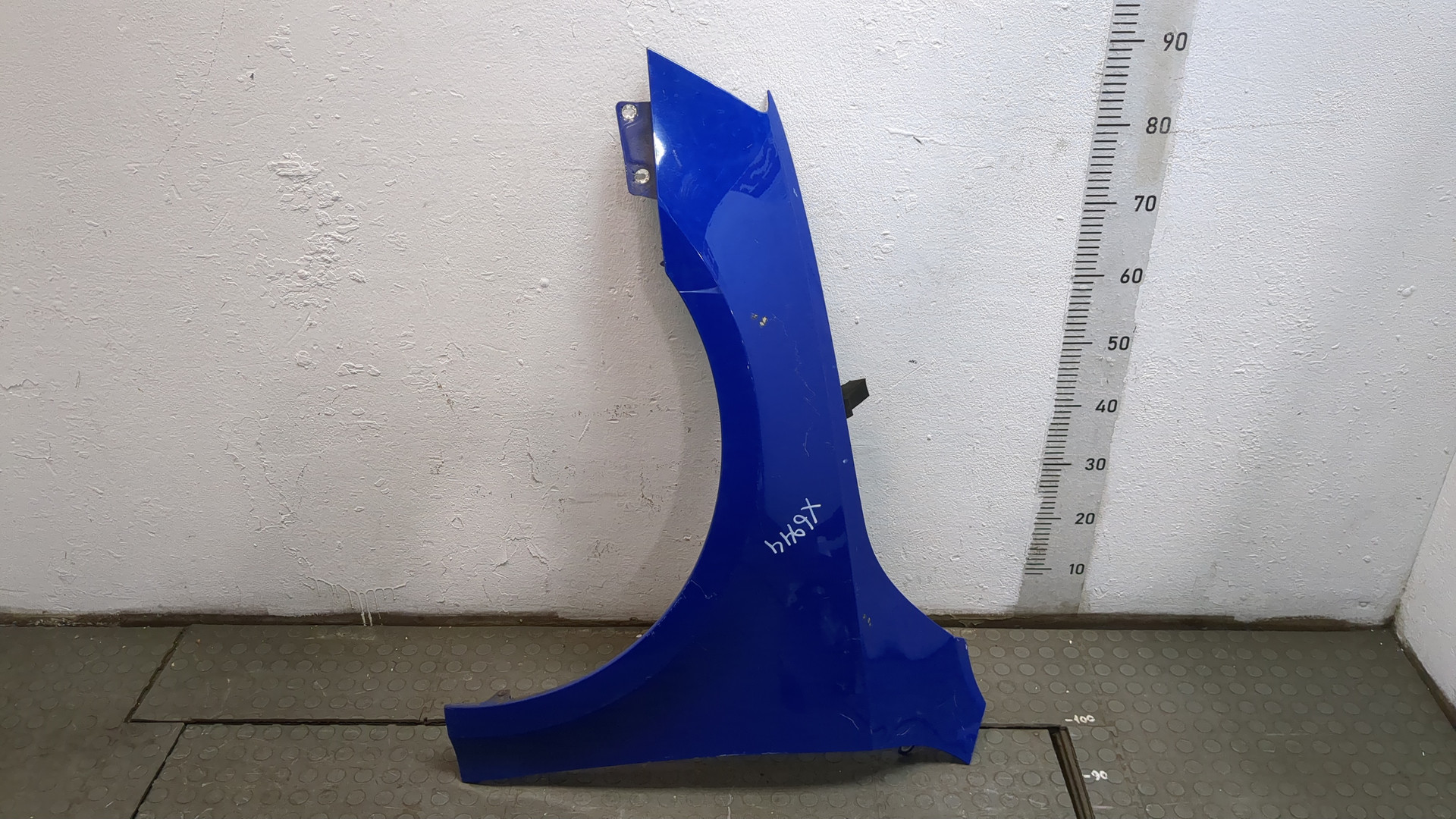 Крыло переднее левое