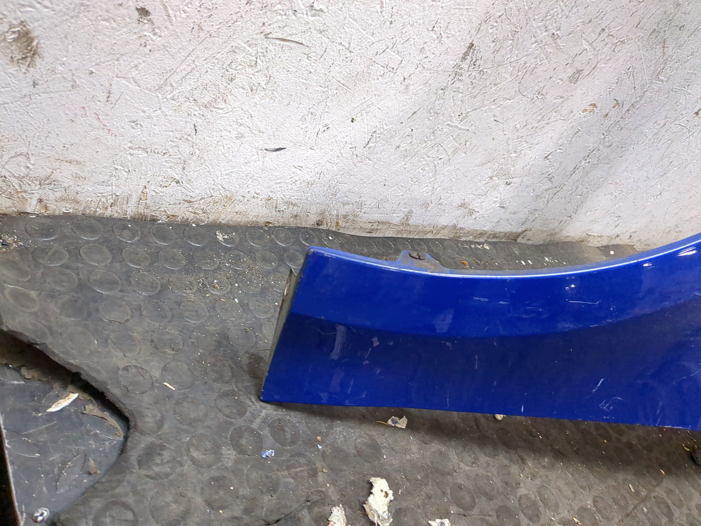 Крыло переднее левое