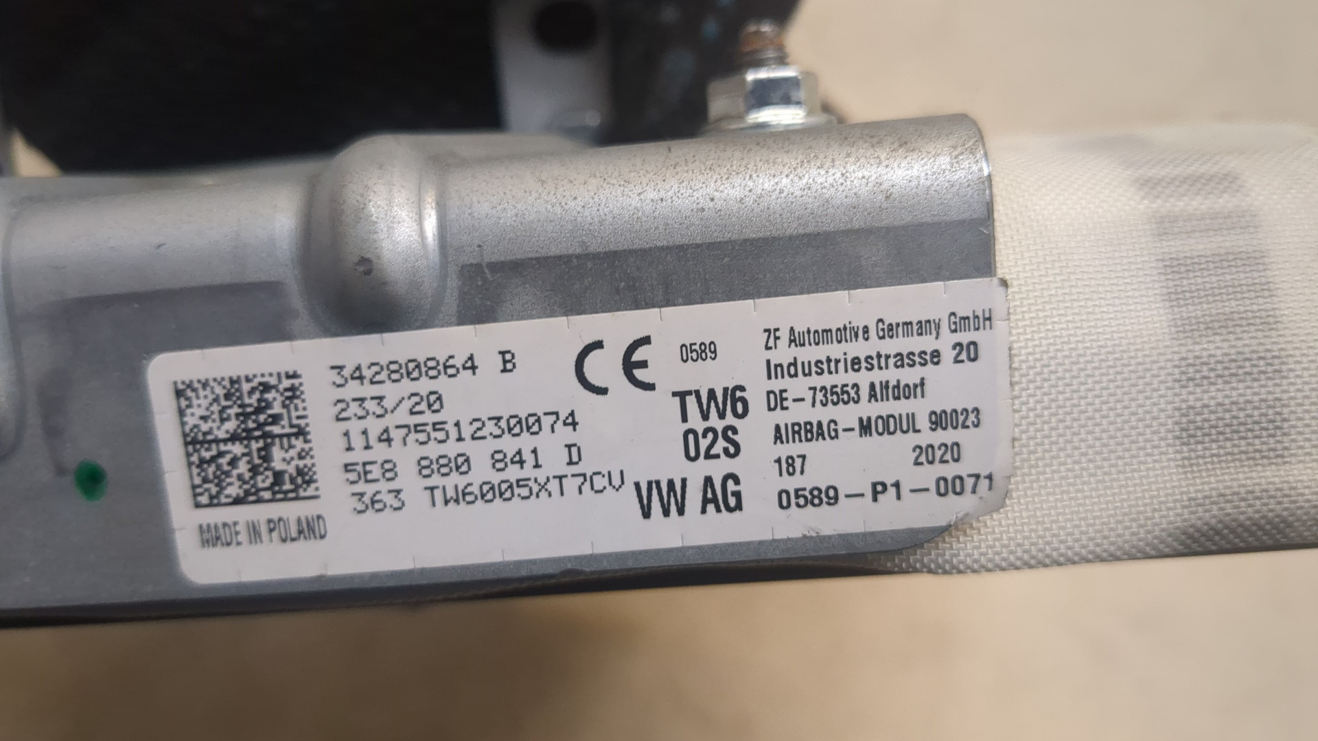 Подушка безопасности нижняя (для колен)