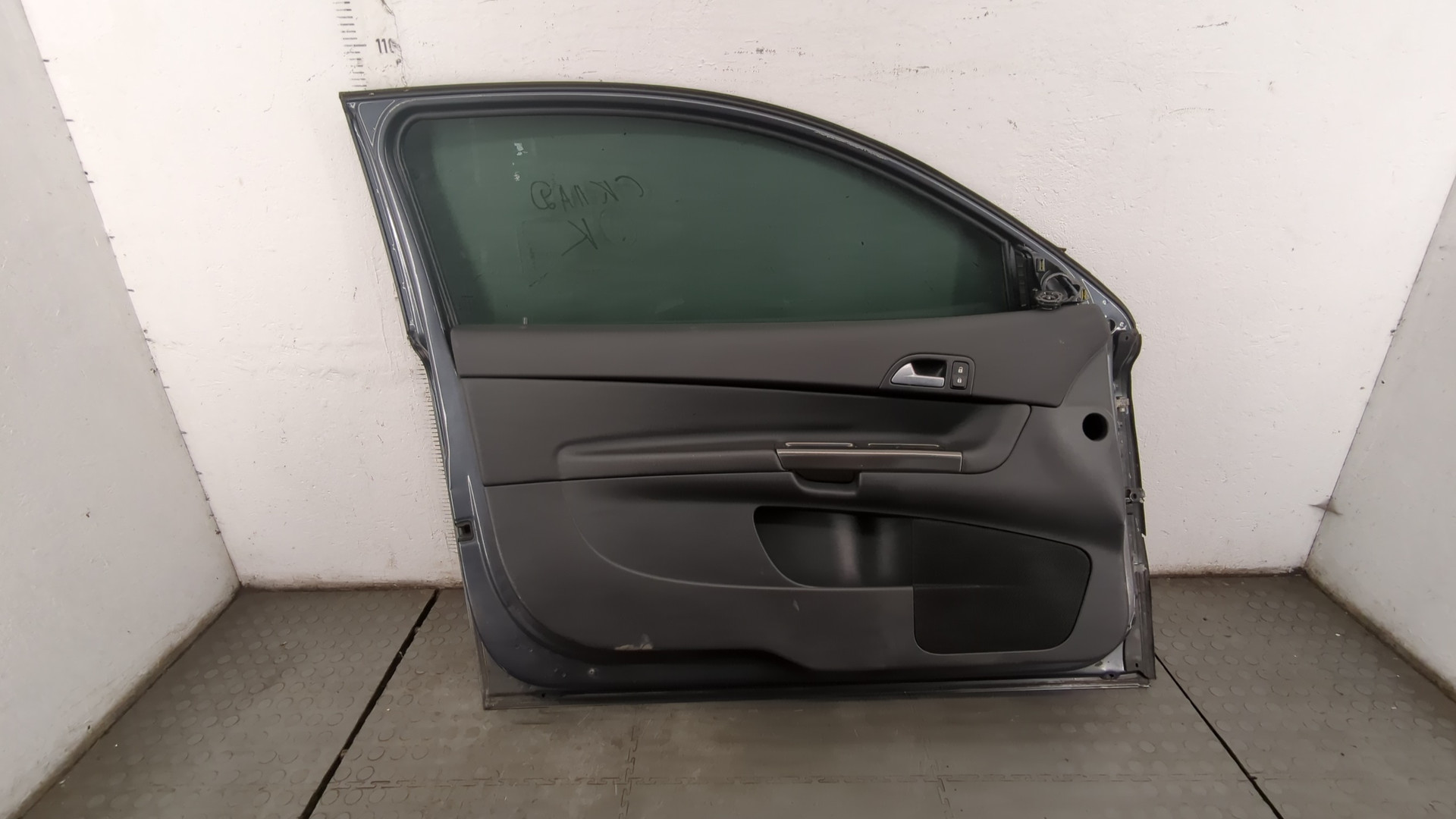 Дверь передняя левая