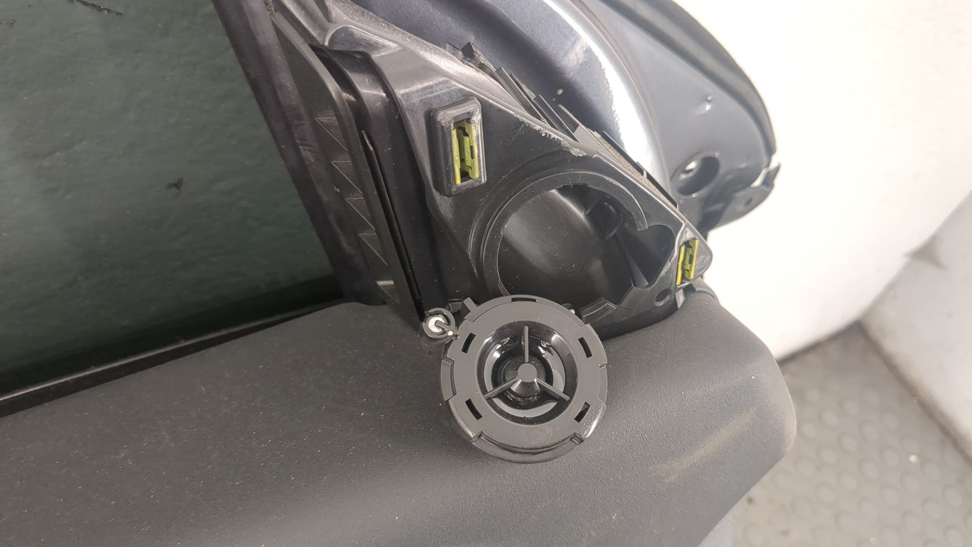 Дверь передняя левая