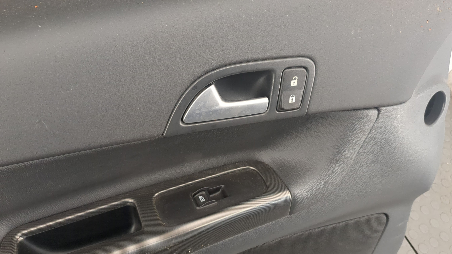 Дверь передняя левая