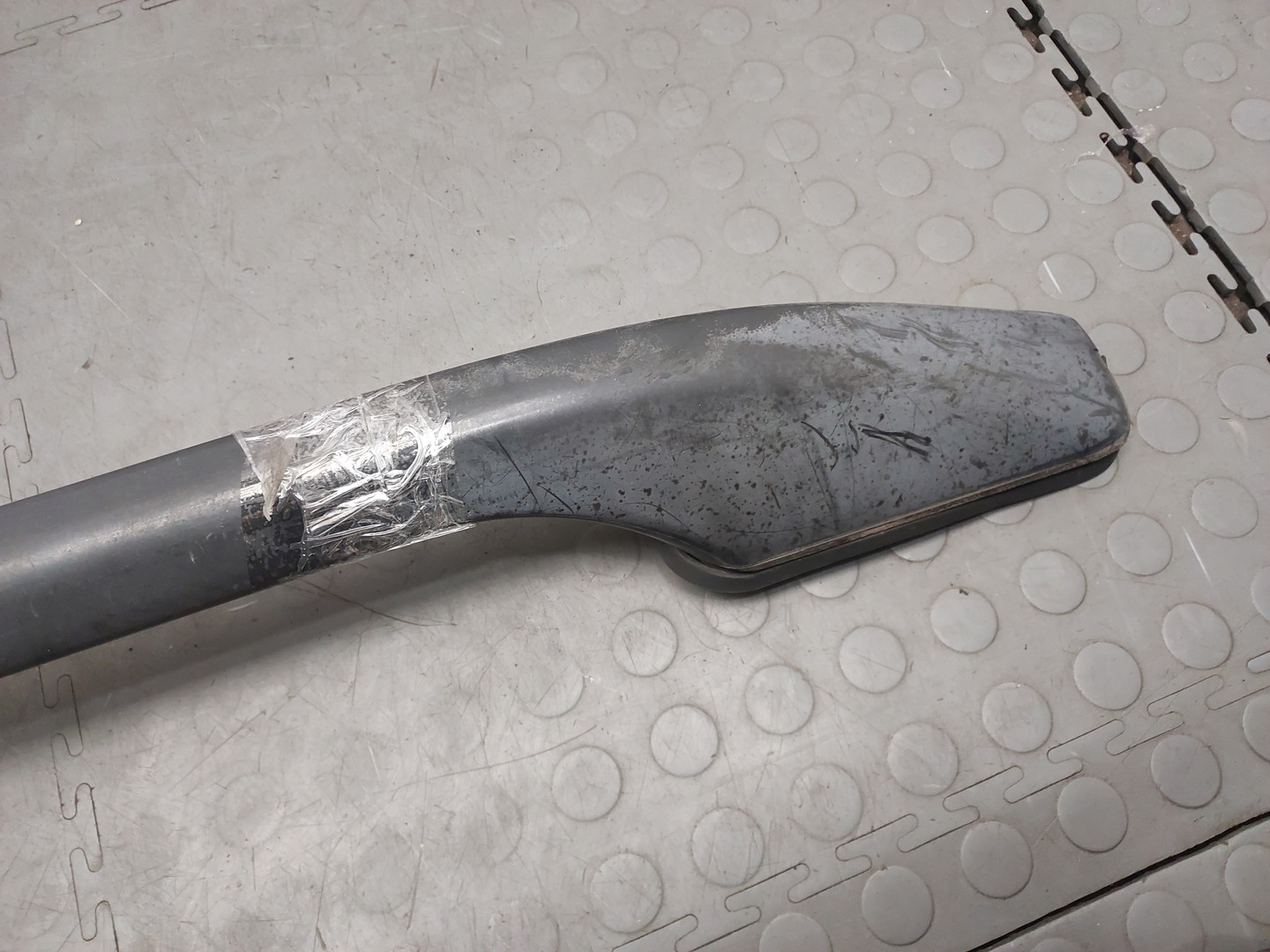 Рейлинг (релинг) правый (планка на крышу)