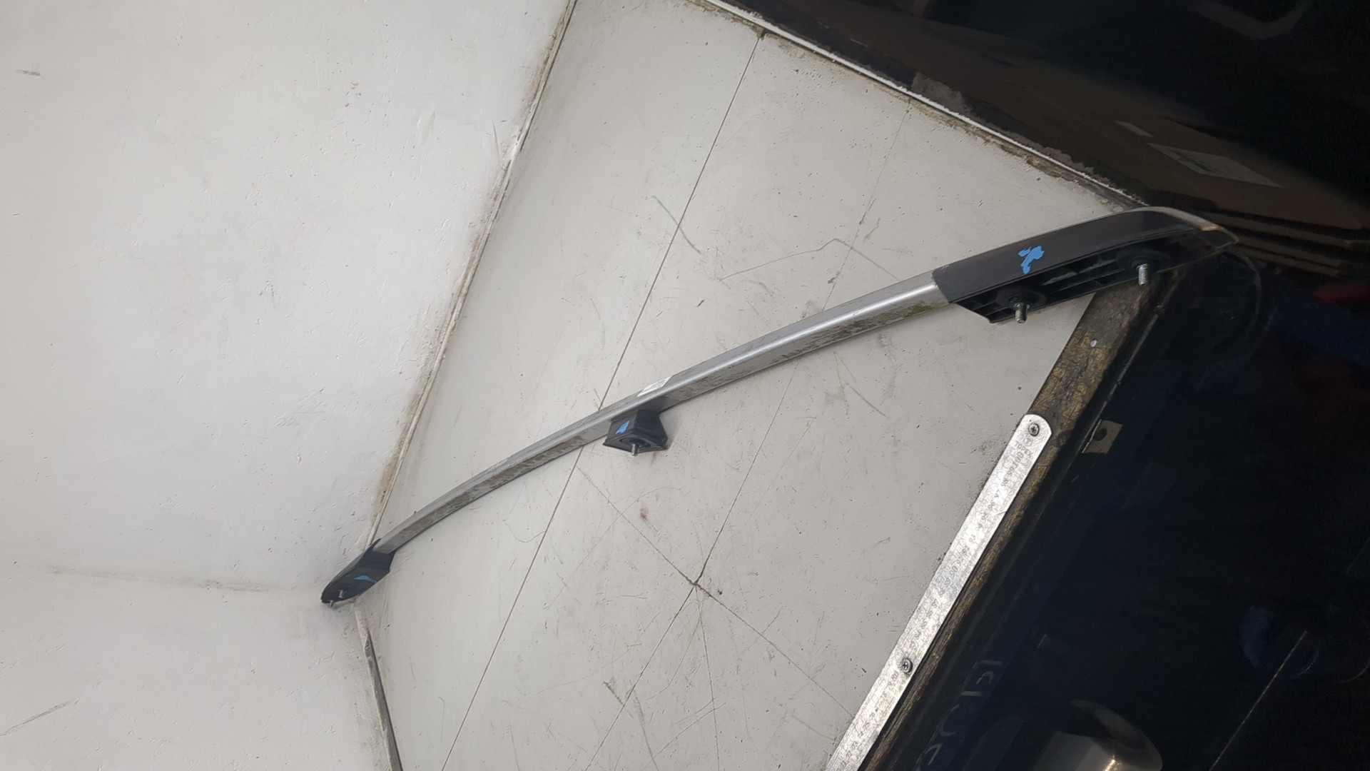 Рейлинг (релинг) левый (планка на крышу)