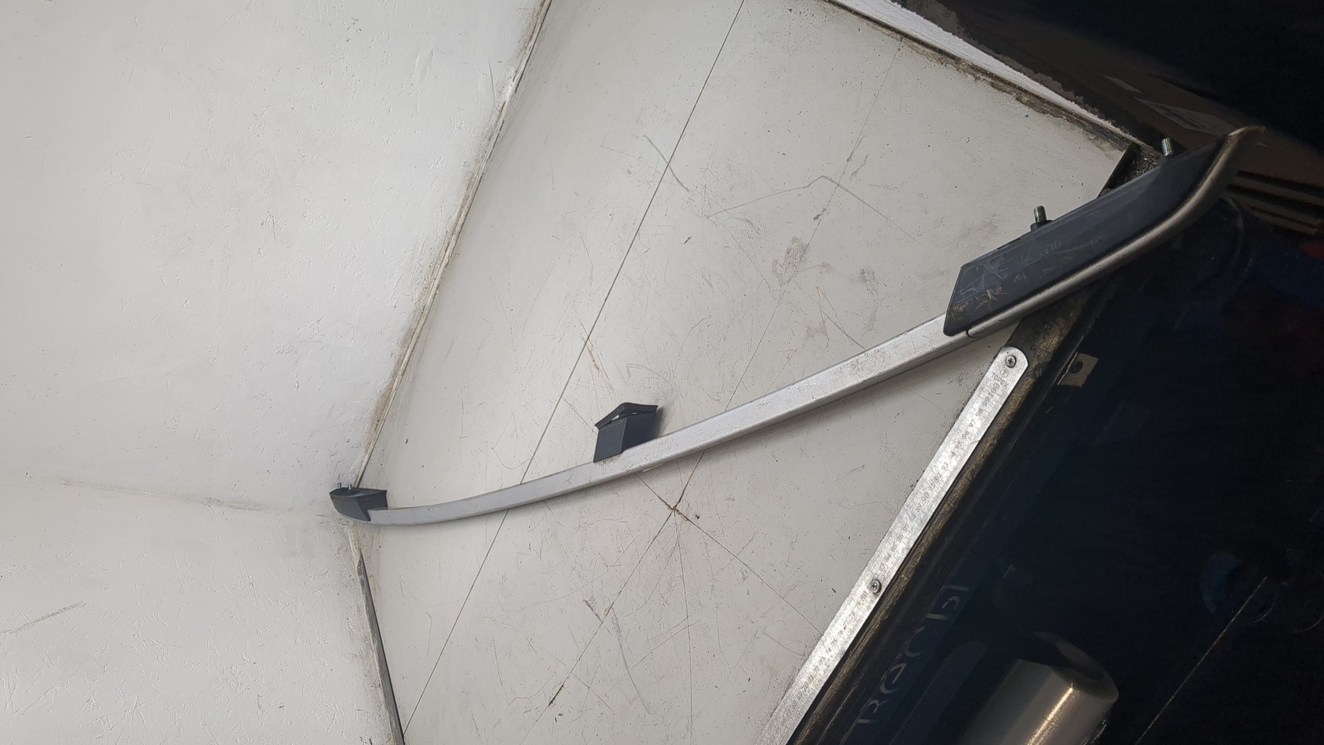 Рейлинг (релинг) левый (планка на крышу)