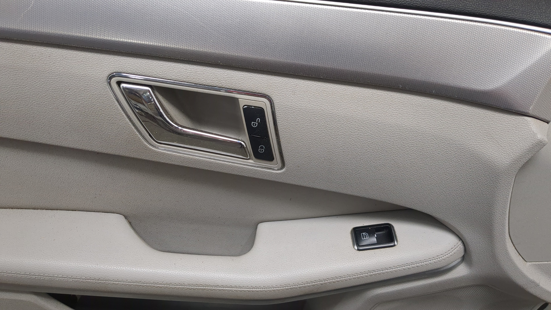 Дверь передняя левая