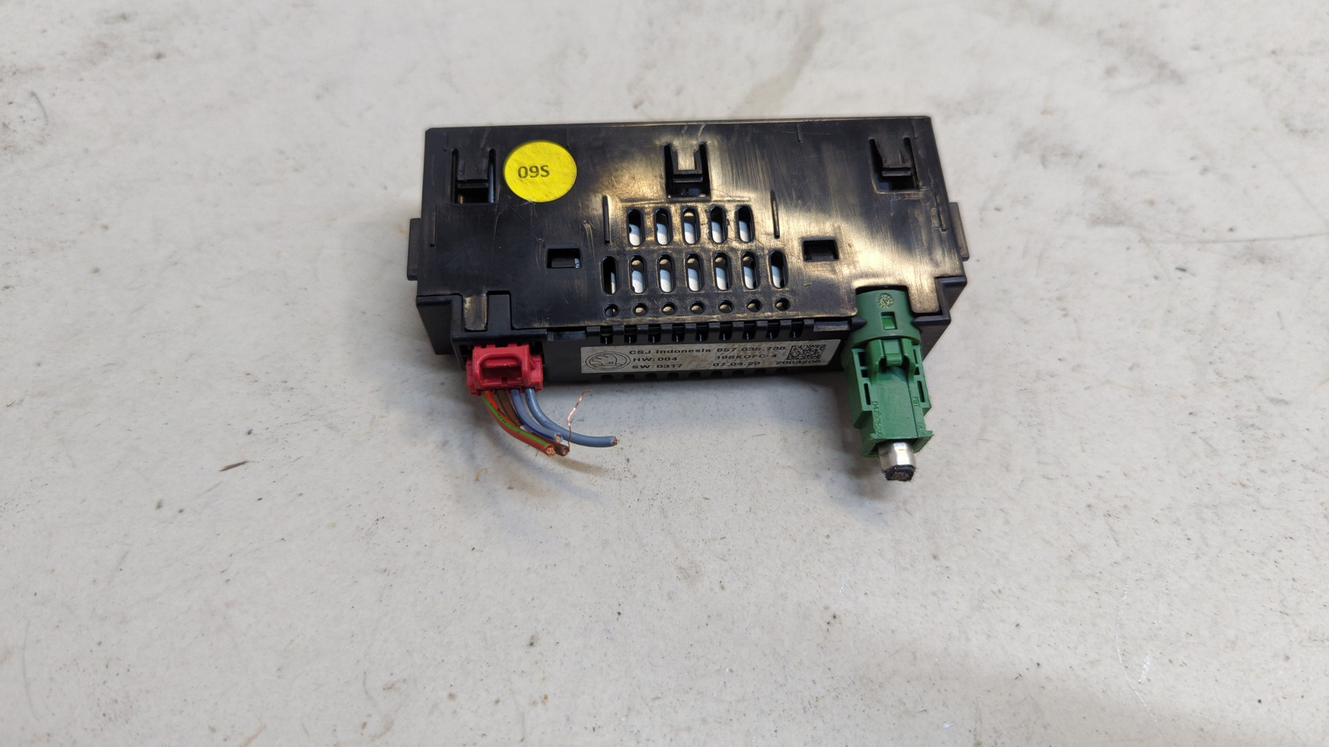 Гнездо AUX / USB IN