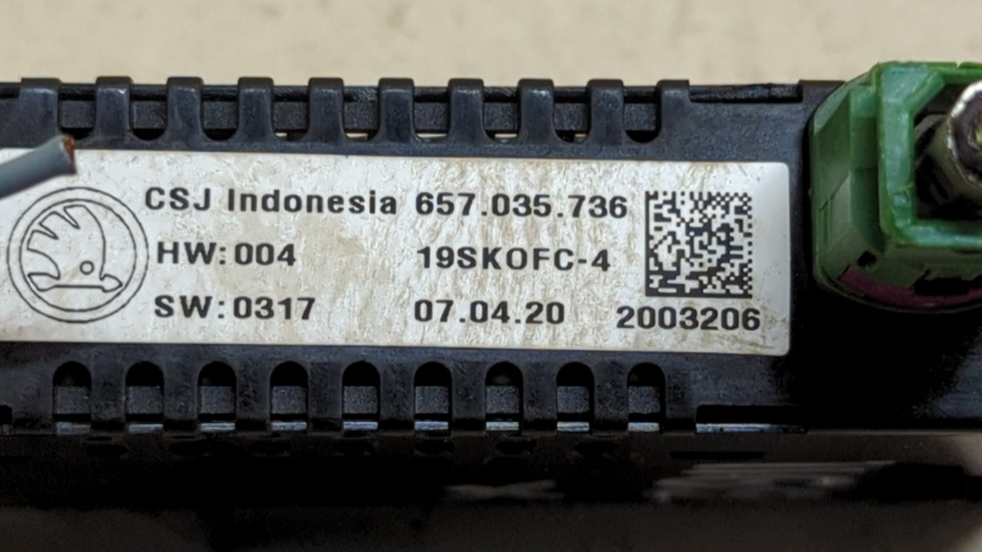 Гнездо AUX / USB IN