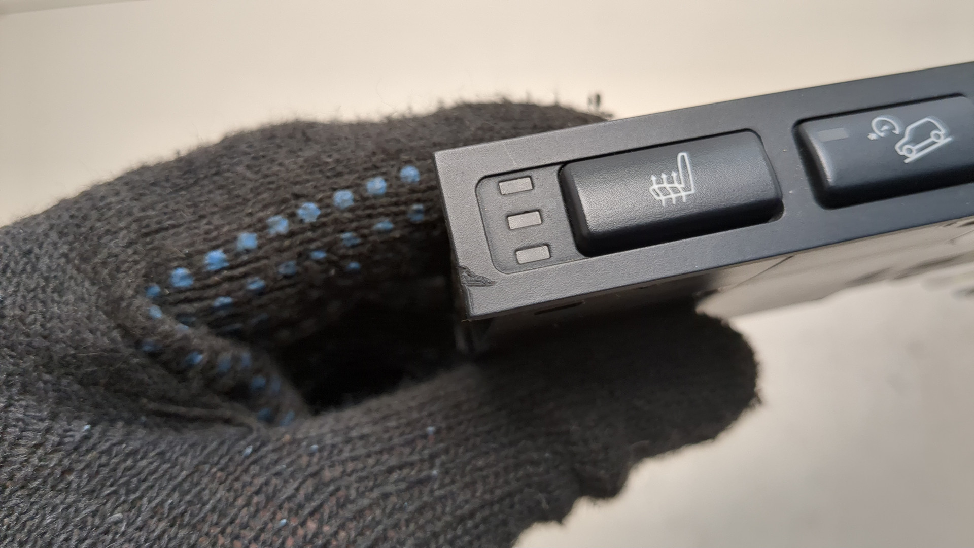 Кнопка обогрева сидений