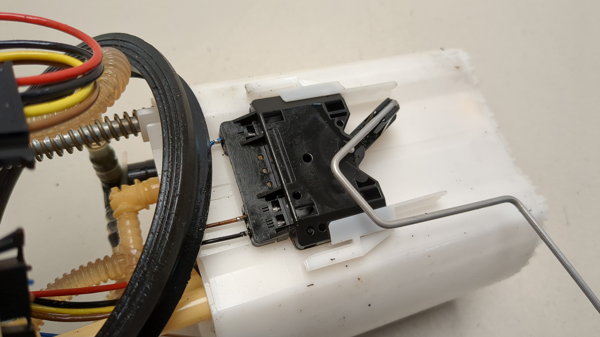 Насос топливный электрический