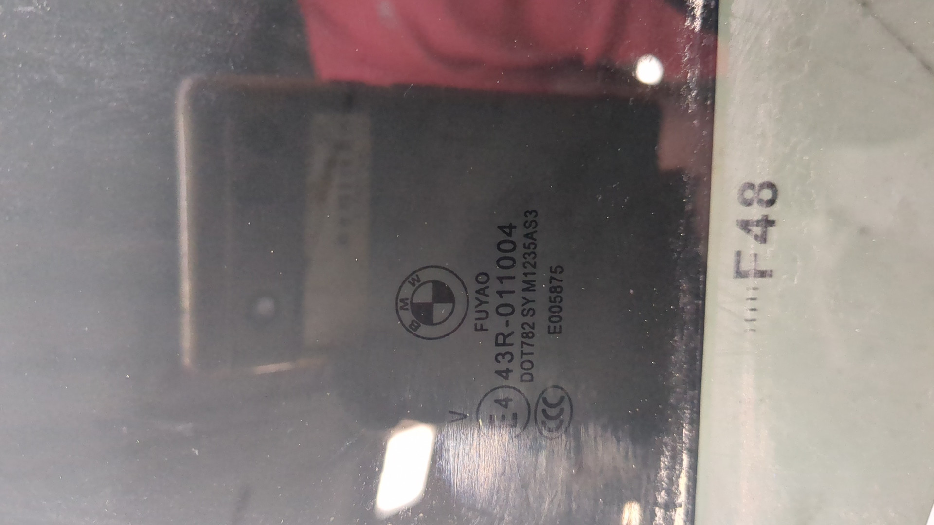 Стекло двери задней левой