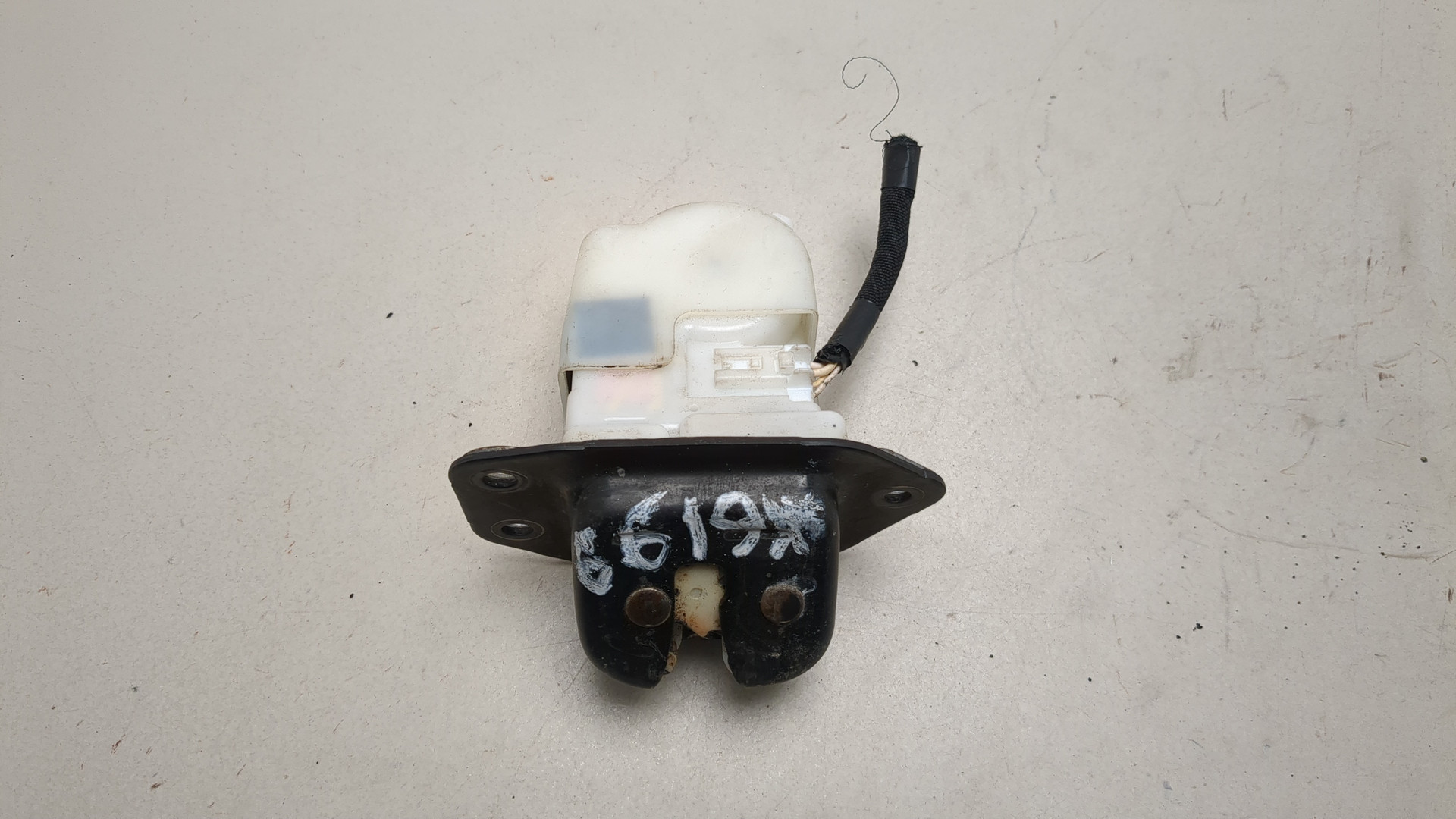 Замок багажника