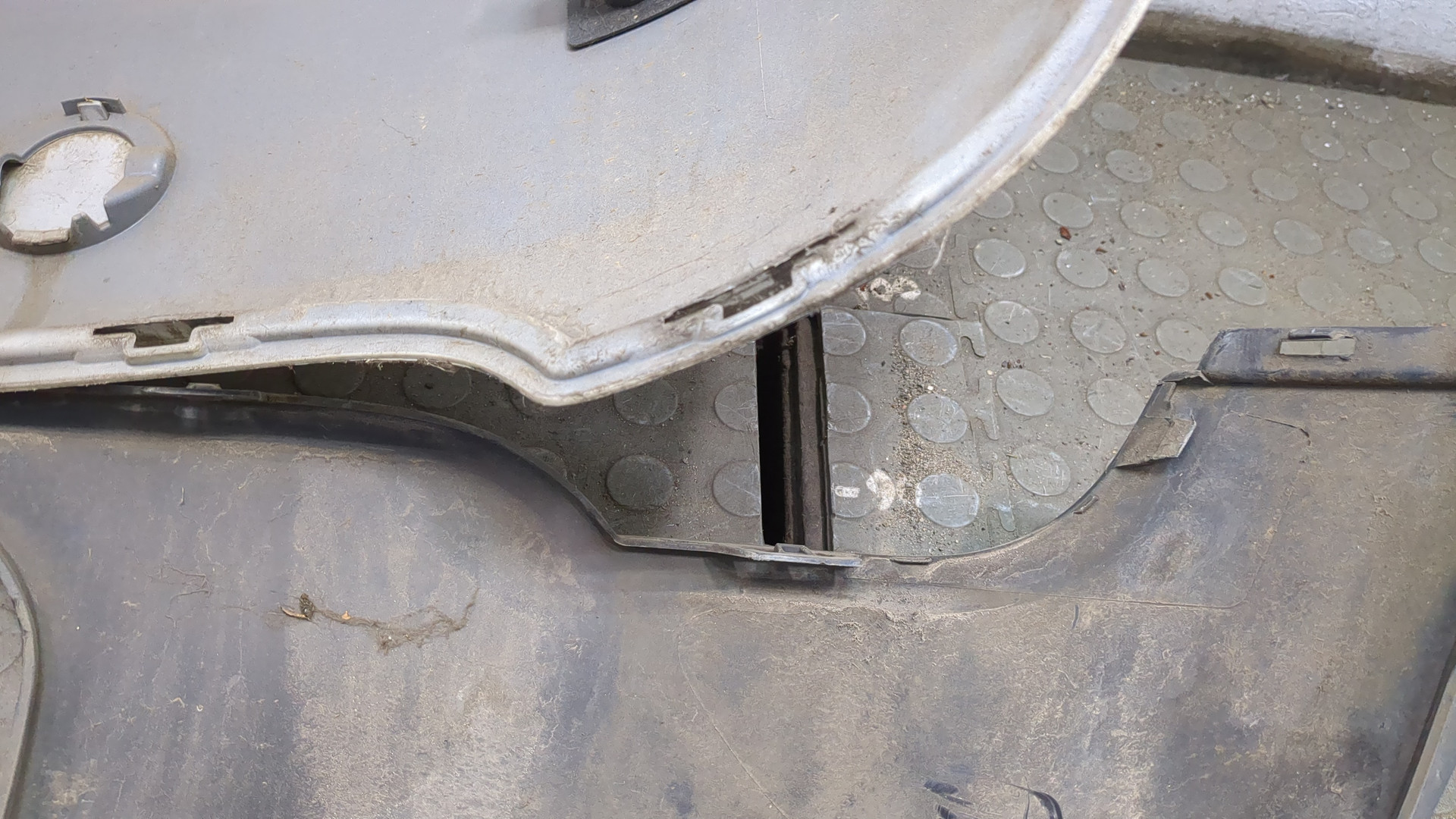 Бампер задний