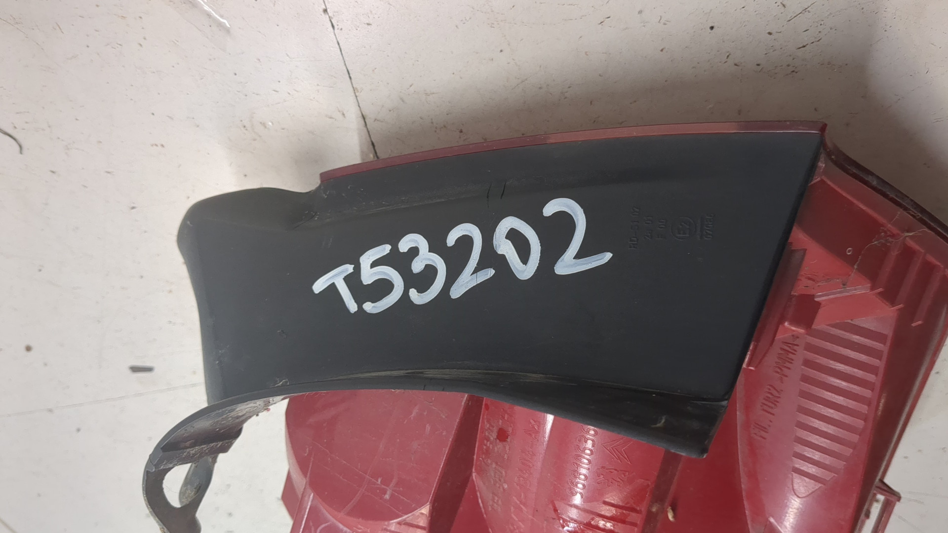 Фонарь задний правый