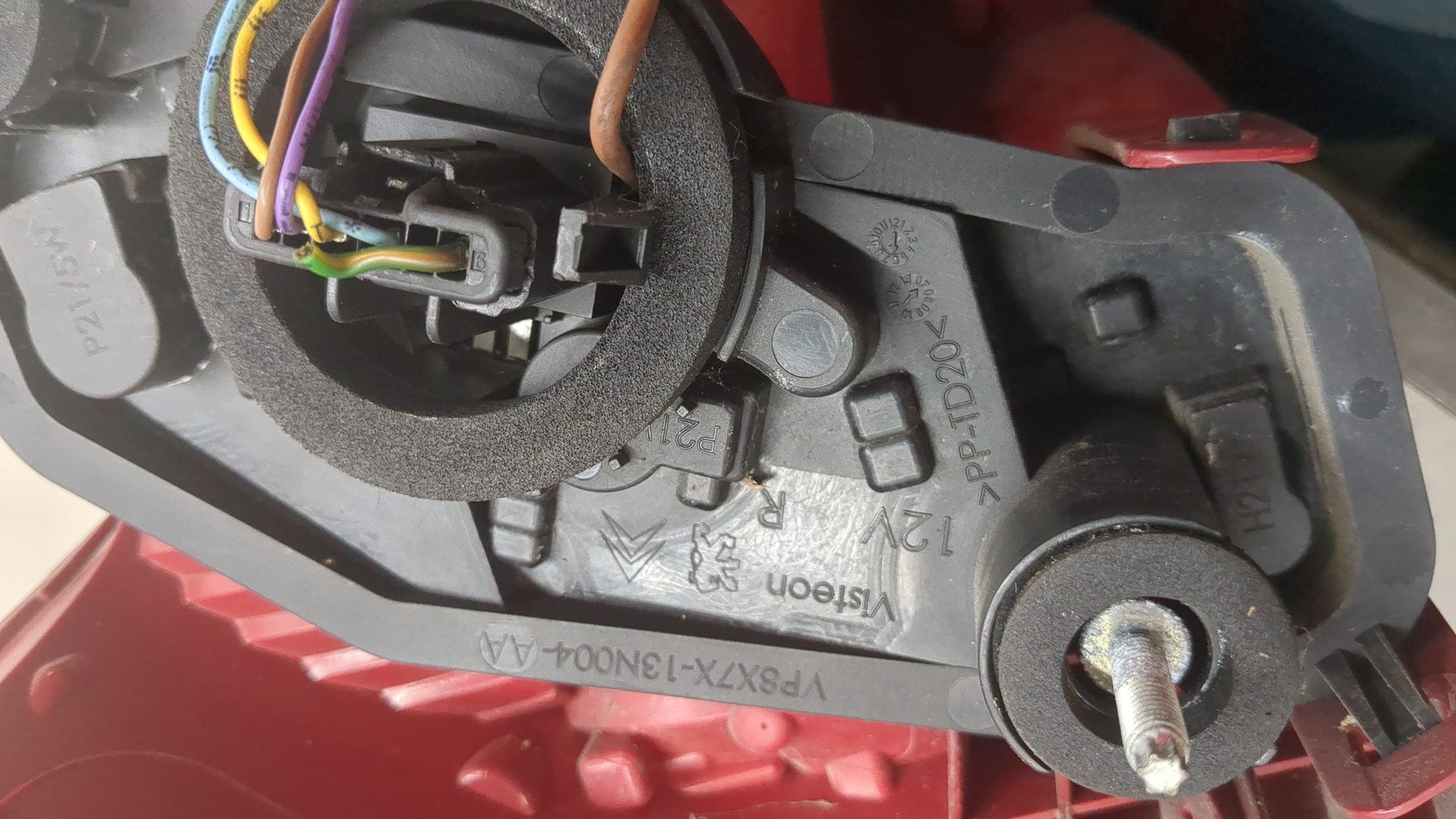 Фонарь задний правый