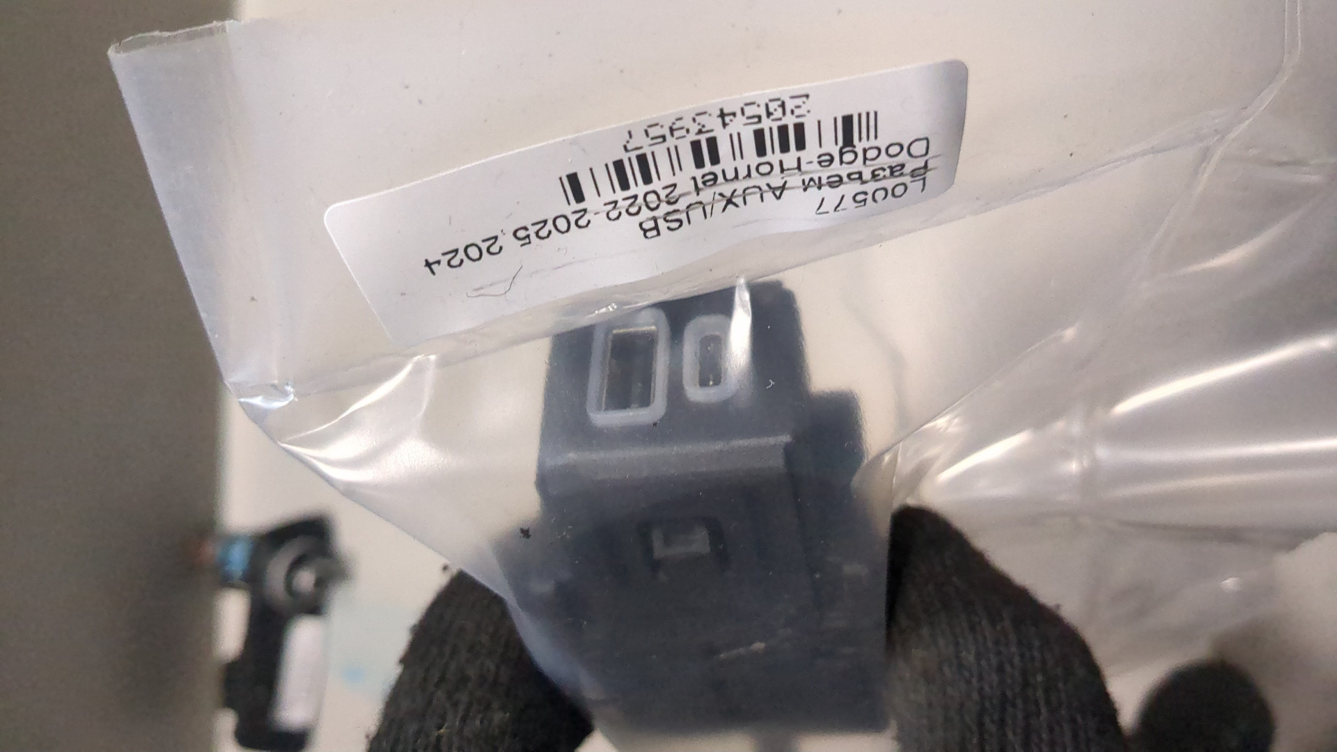 Гнездо AUX / USB IN