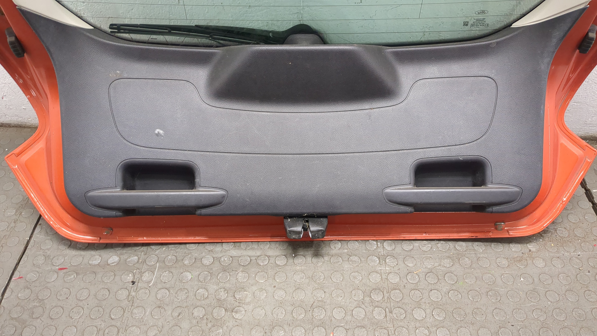 Дверь багажника