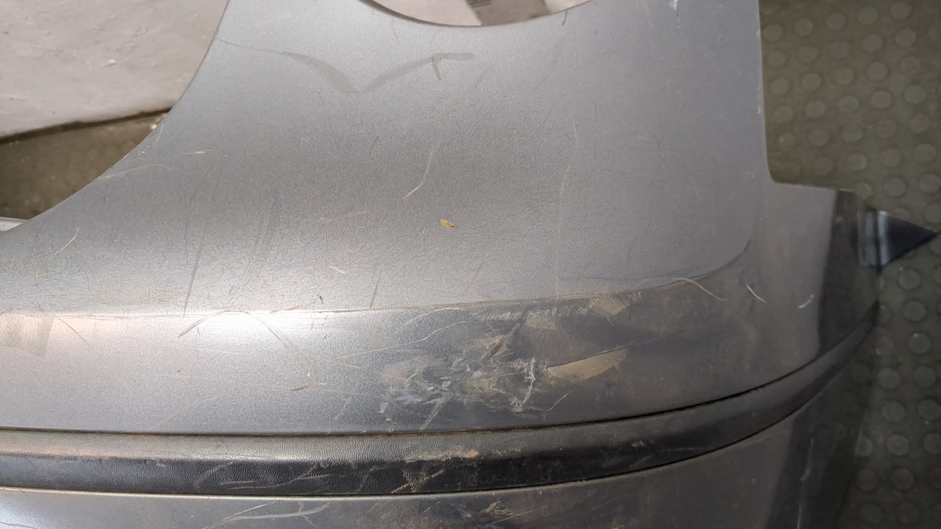 Бампер задний