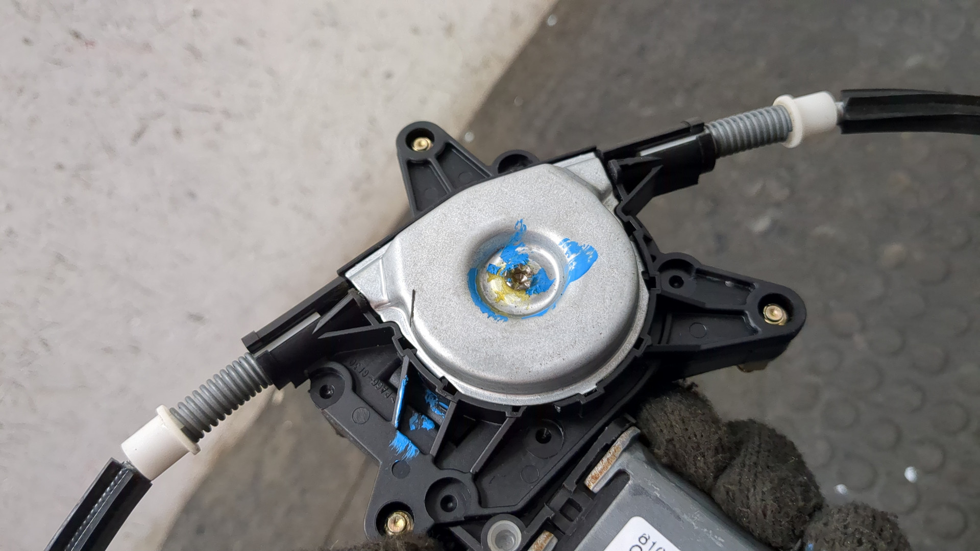 Стеклоподъемник электр. задний левый