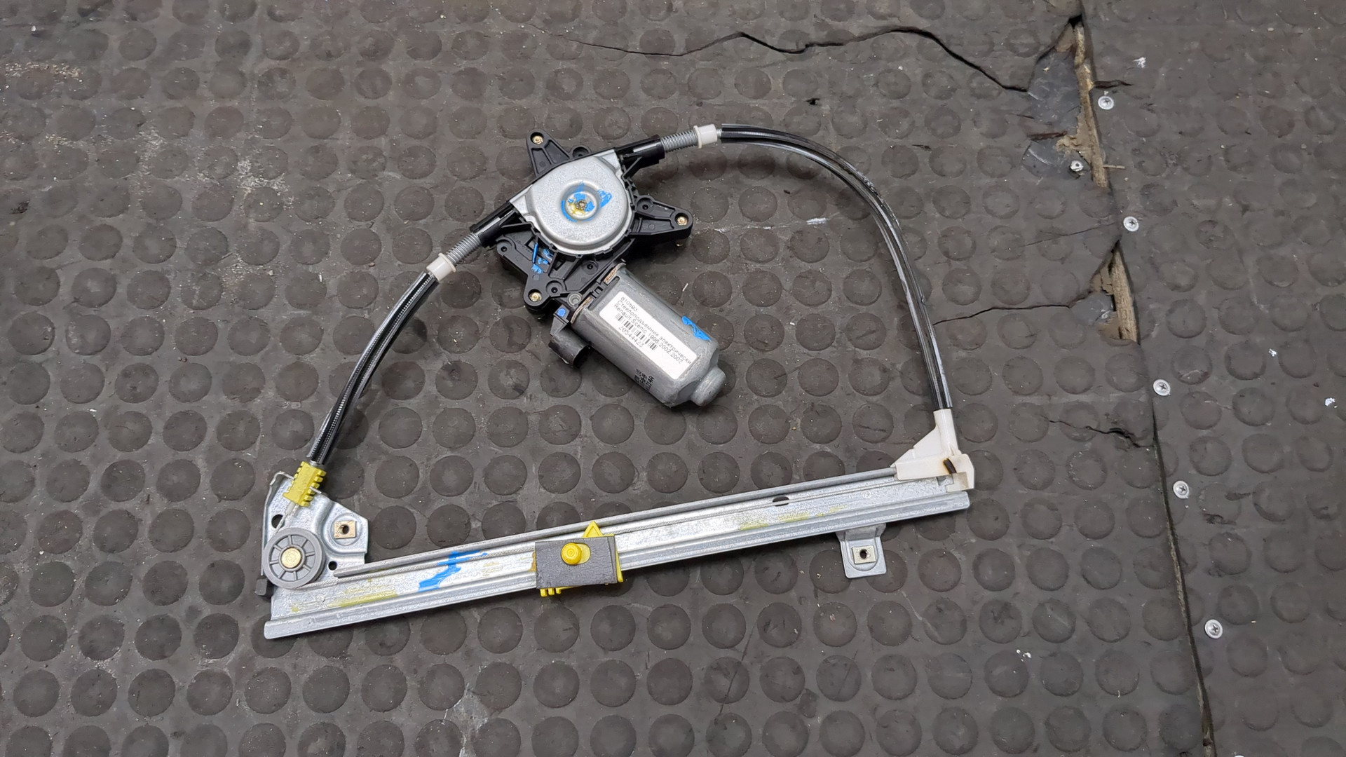 Стеклоподъемник электр. задний левый