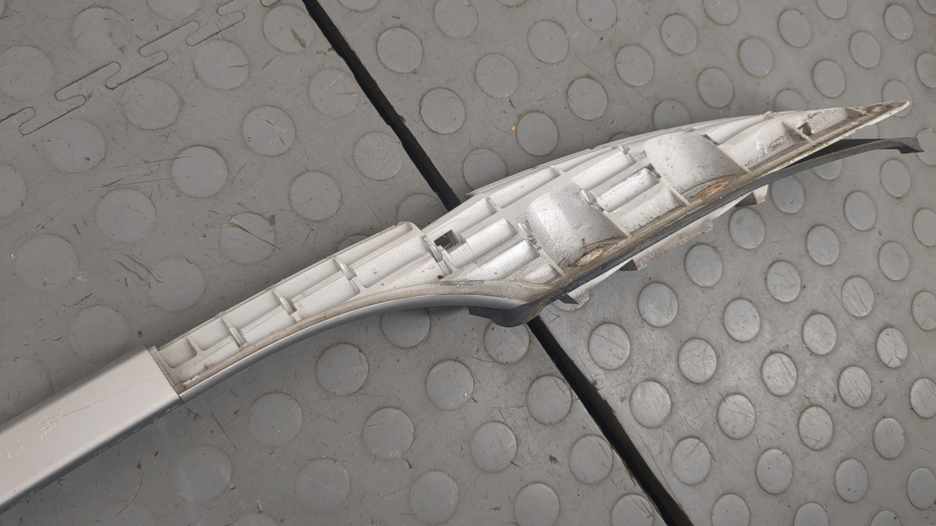 Рейлинг (релинг) правый (планка на крышу)