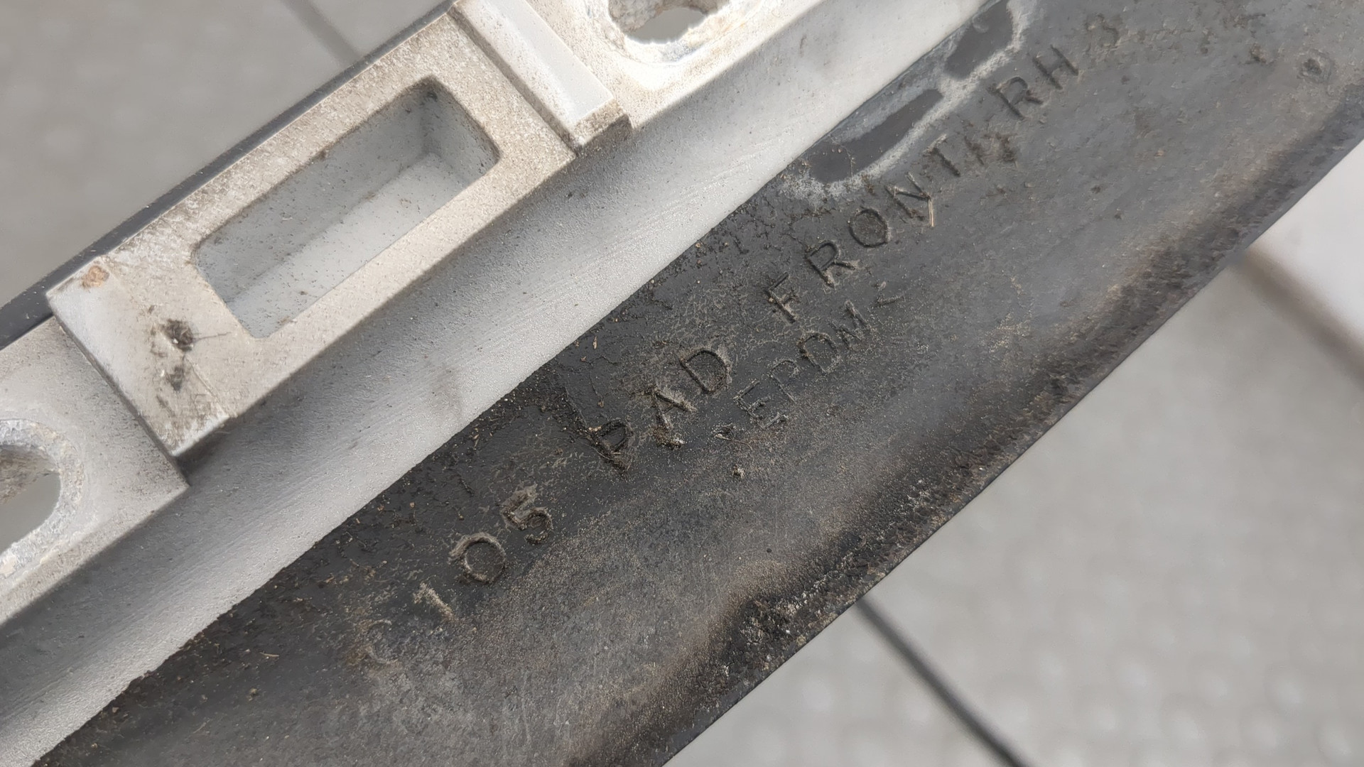 Рейлинг (релинг) правый (планка на крышу)