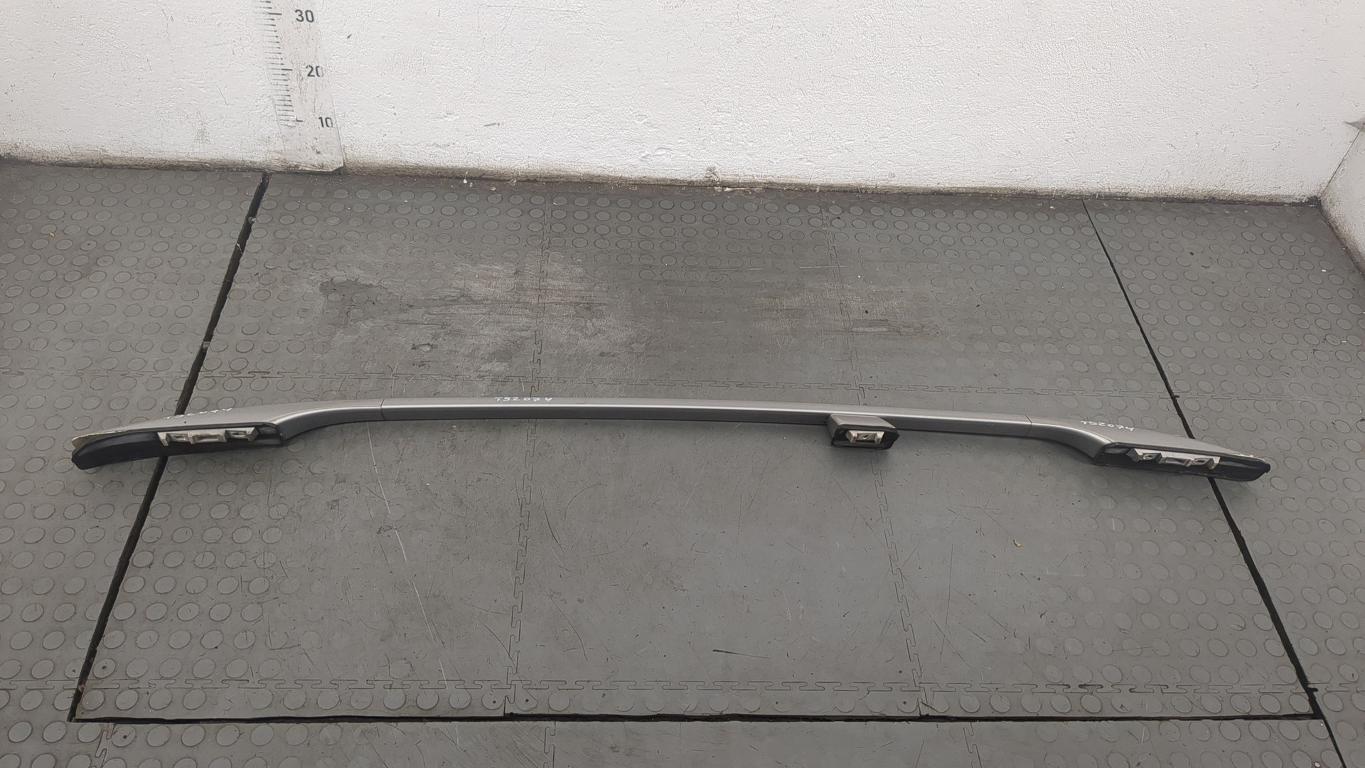 Рейлинг (релинг) левый (планка на крышу)